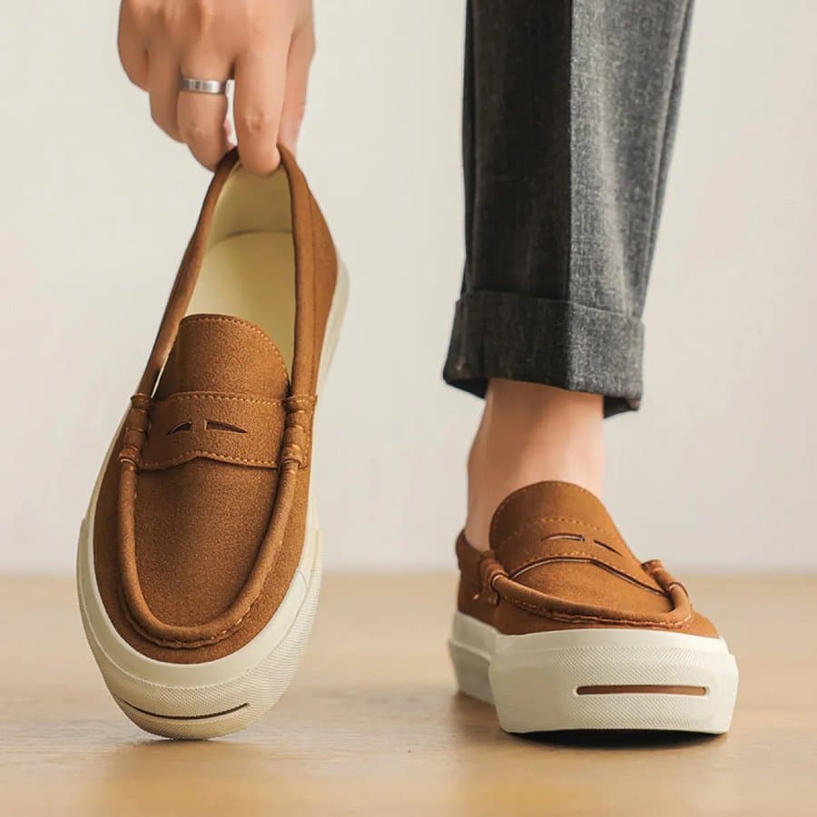 Men's breathable suede loafers with chunky sole and tassels