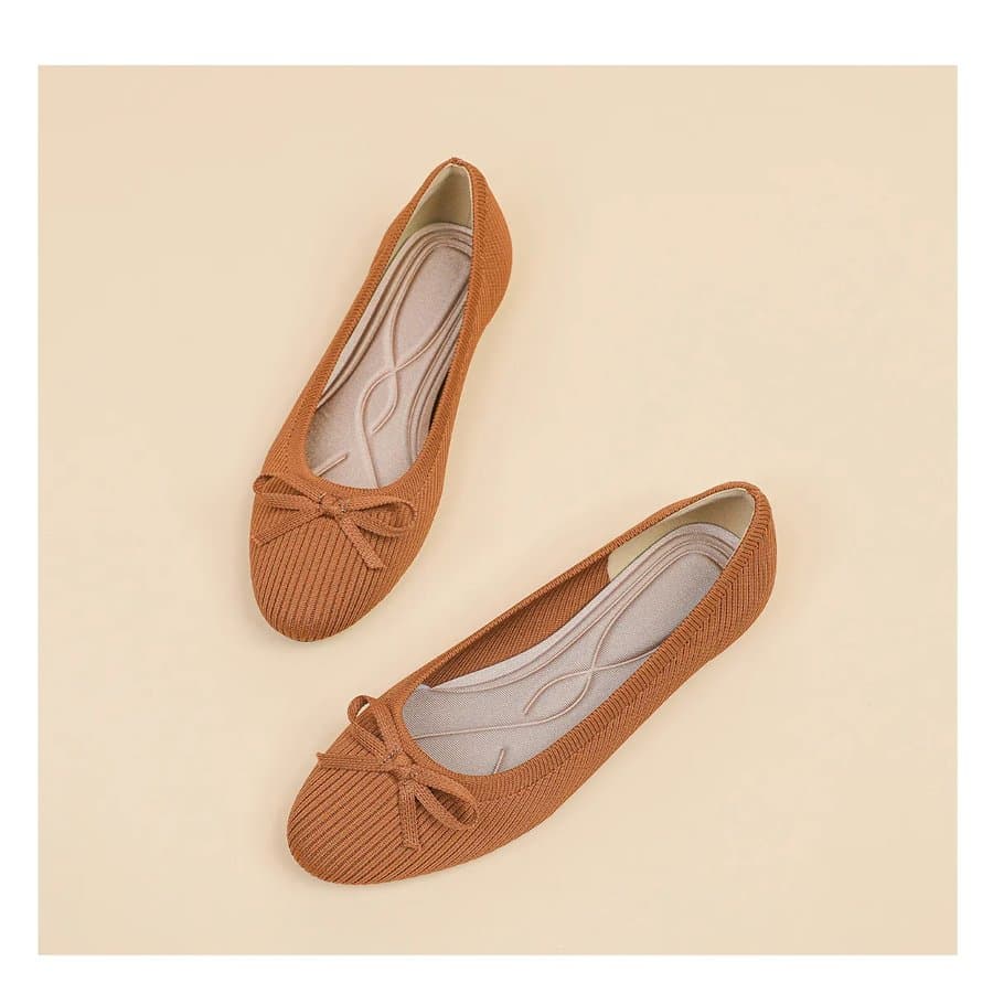 Light fabric pumps for women